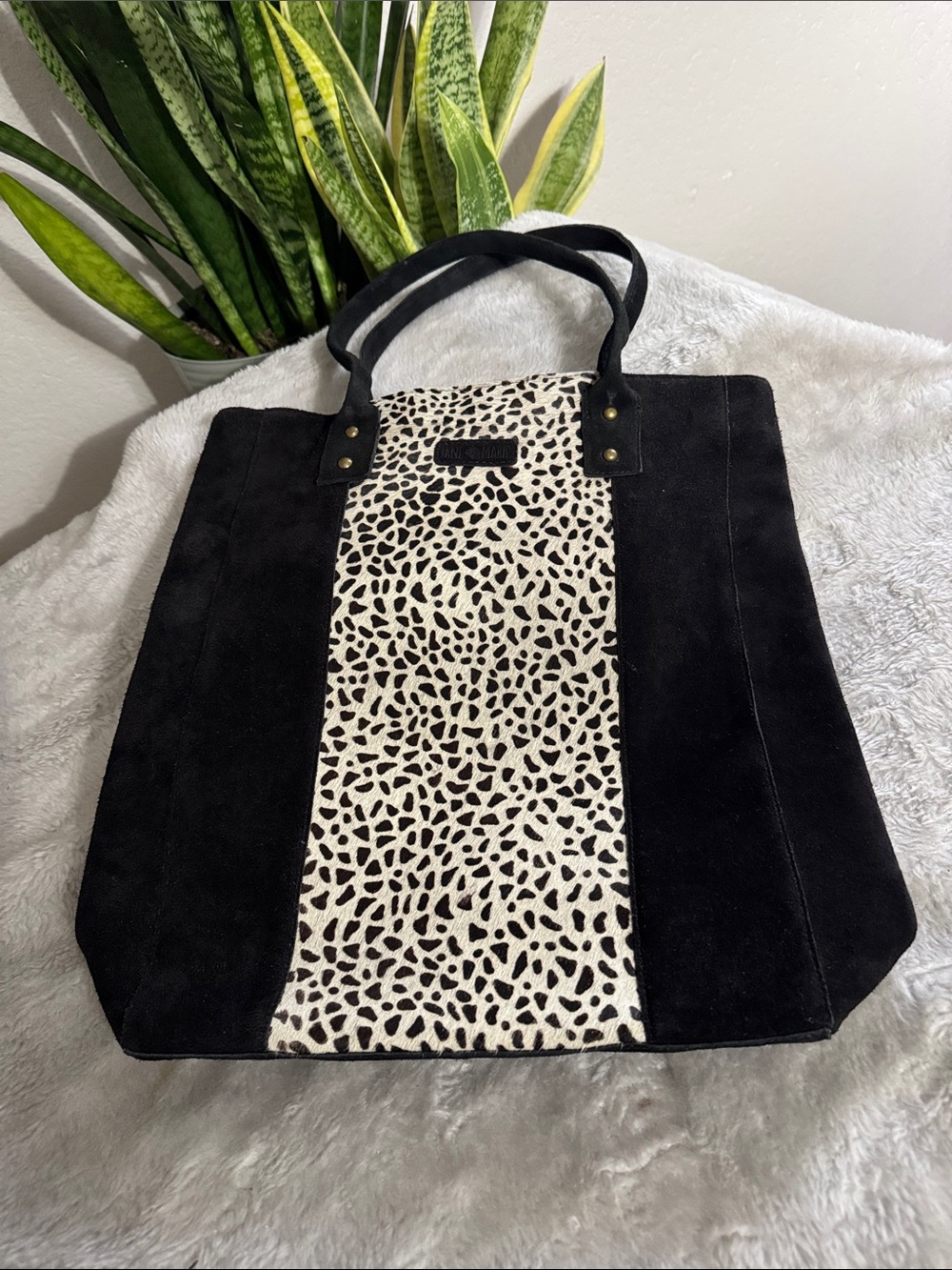 Jane Marie Leopard Print with Black Suede LeatherPanels Tote Bag